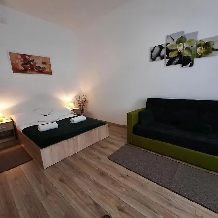 Apartment Orchidea Apartmanhaz *