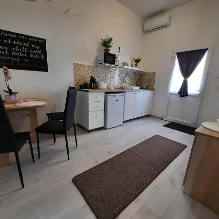 Apartment Orchidea Apartmanhaz